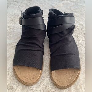 Black Blowfish sandals ladies size 8